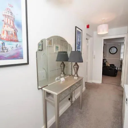 Pelican-Stylish 2-Bed Apartment Close To Beach & Town Scarborough Exterior photo