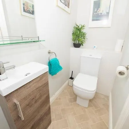 Pelican-Stylish 2-Bed Apartment Close To Beach & Town Scarborough Exterior photo