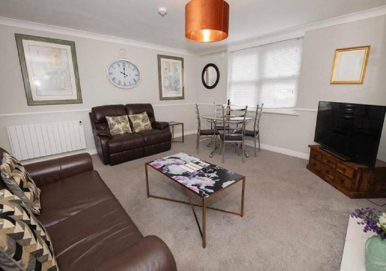 Appartement Pelican-stylish 2-bed Close To & Town